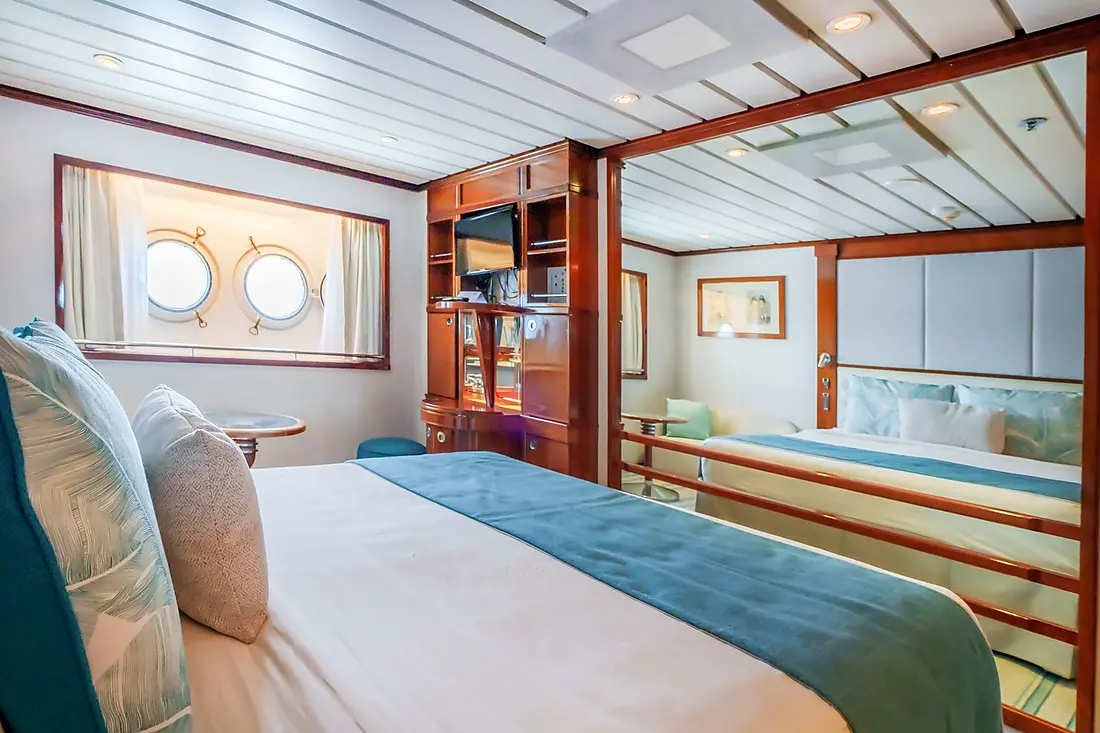 Carousel cabins: Porthole Stateroom F
