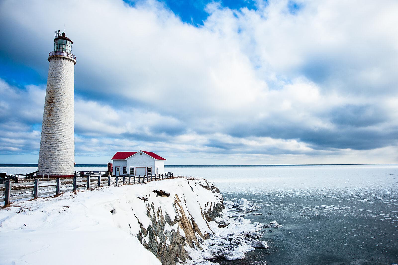 The St. Lawrence River in the Heart of the Boreal Winter 